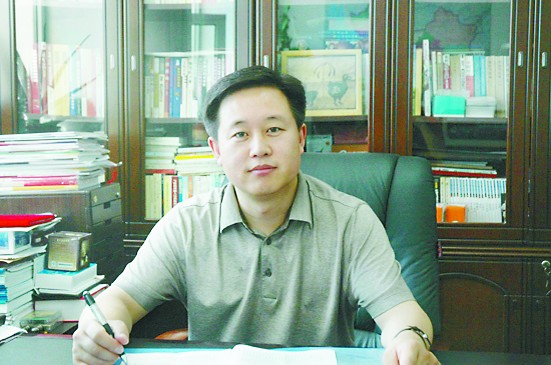 “双子情系黑土地，两岸交流一家亲”，这是所有去过黑河的朋友切身感受。黑河，这座素有“中俄双子城”美誉的边境城市，充满着热力、活力与魅力。全国“两会”期间，记者采访了全国人大代表、黑河市市长张恩亮，对这座百年口岸城市的发展有了更深入的了解。