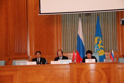 会上，张通主任回顾了两国最高审计机关的交往合作情况，详细介绍了改革开放以来中国审计机关不断开展的探索与实践。