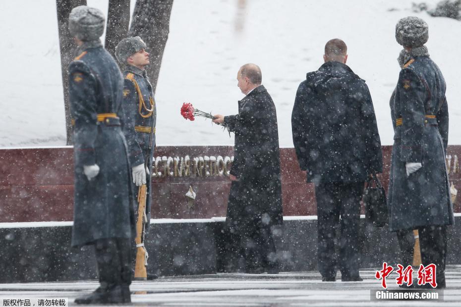 俄罗斯庆祝祖国保卫者日 普京出席纪念仪式